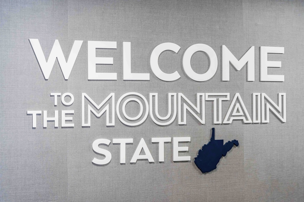 Hampton Inn Morgantown - photo 8