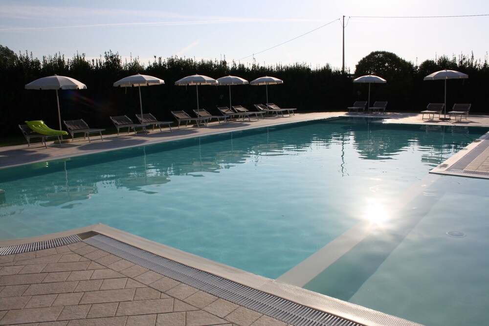 Agriturismo La Pisana — 4-Star Luxury Hotel in San Giuliano Terme, Italy