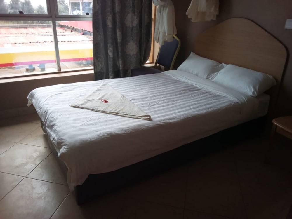 Summit Guest House & Grill