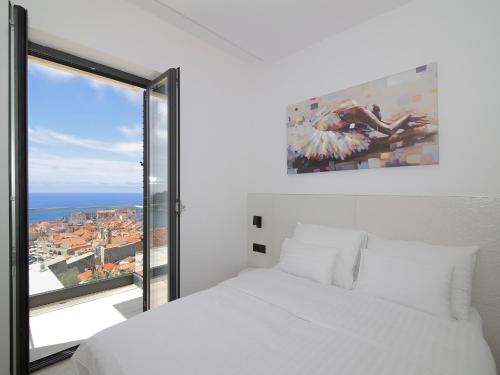 Luxury Amarin Apartment