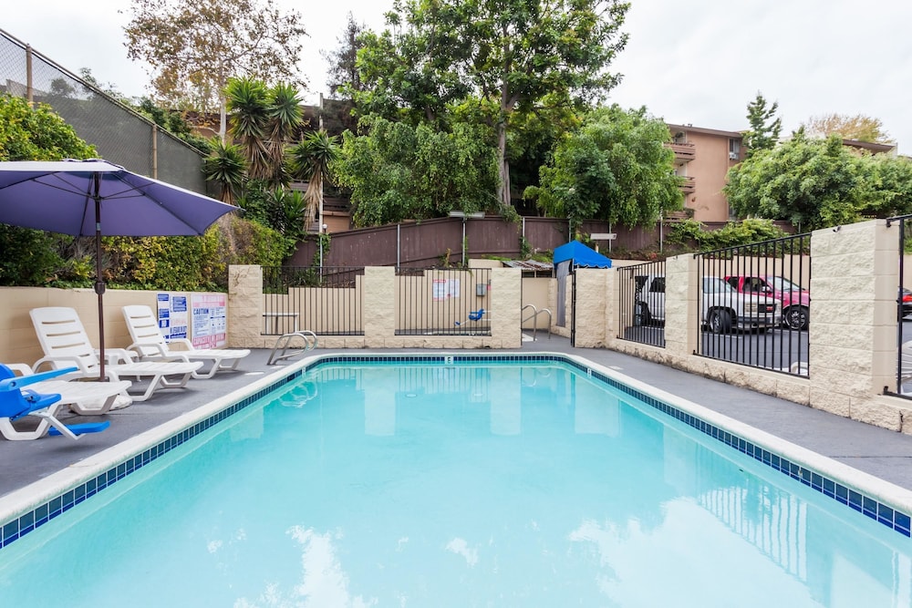 Howard Johnson by Wyndham San Diego Hotel Circle - photo 18