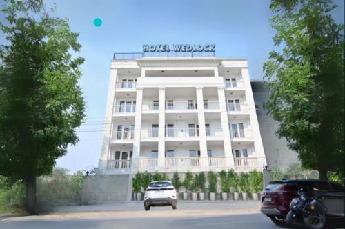 Hotel Wedlock Premium Huda City