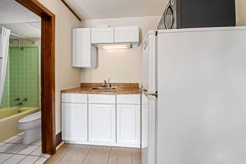 Days Inn by Wyndham Dubuque - photo 28