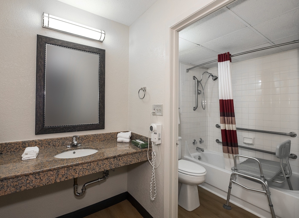 Red Roof Inn Bloomington Normal University - photo 16
