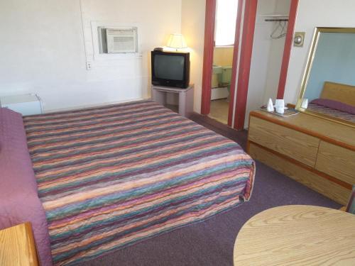 Taffy Motel - photo 12