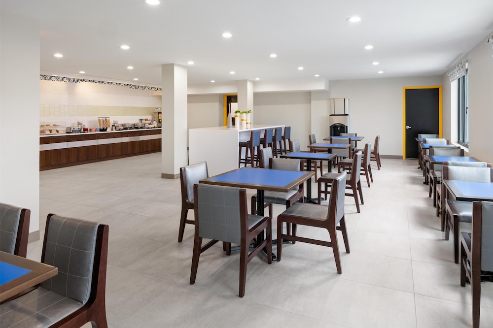 GLō Best Western Bronx NYC - photo 27