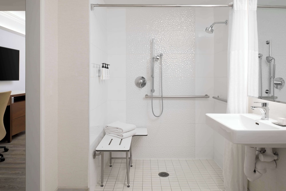 DoubleTree Suites by Hilton Phoenix - photo 29