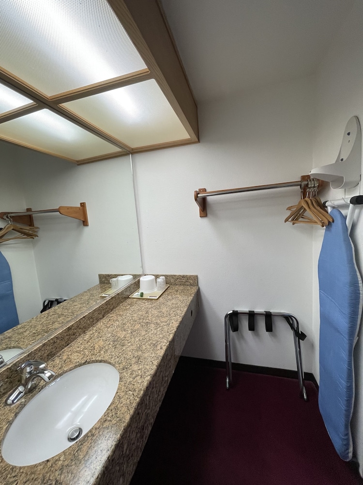 Chino Motel - photo 35