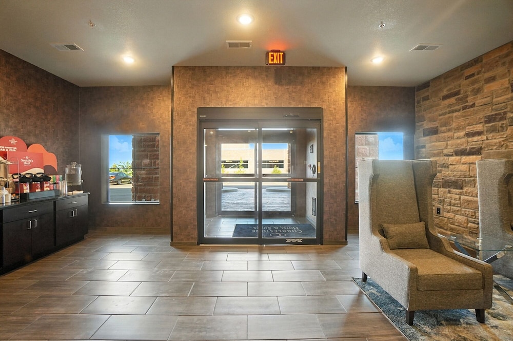 Cobblestone Hotel & Suites Bellefontaine - photo 4