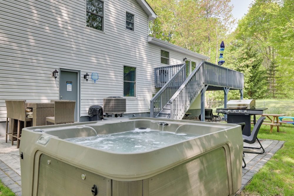 2 Game Rooms Family Poconos Home 9 Mi To Slopes 17242783 — Mount Pocono