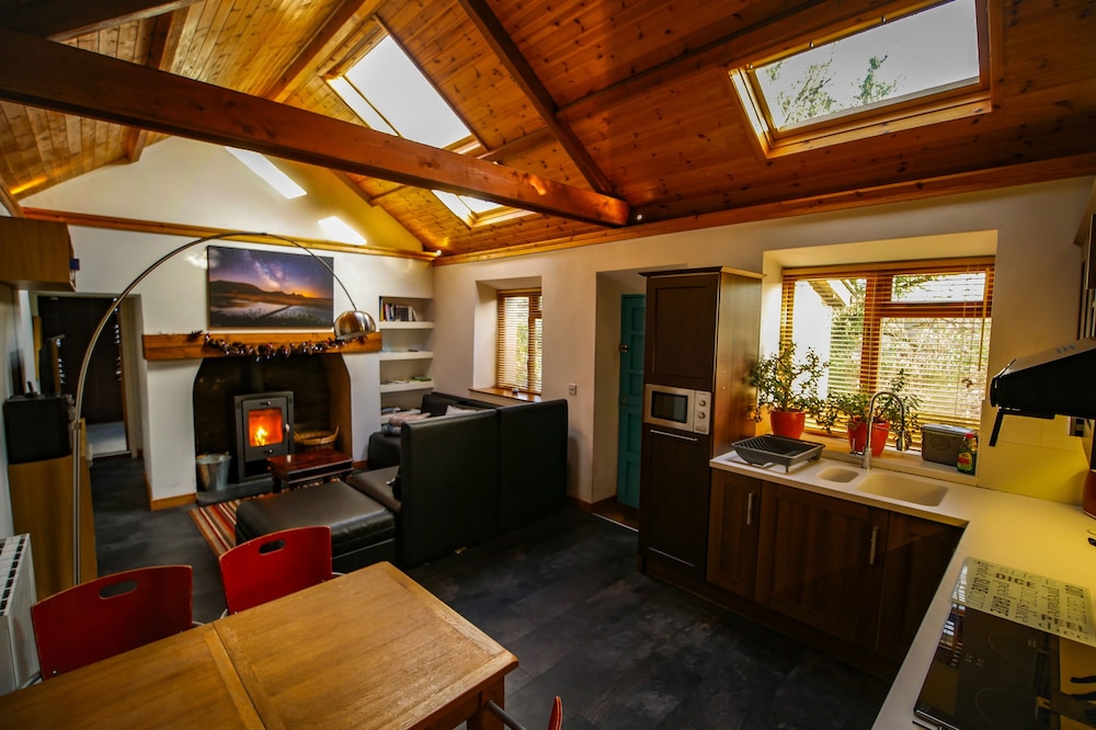 Beili Glas Cottage — 4-Star Luxury Hotel in Swansea, United Kingdom