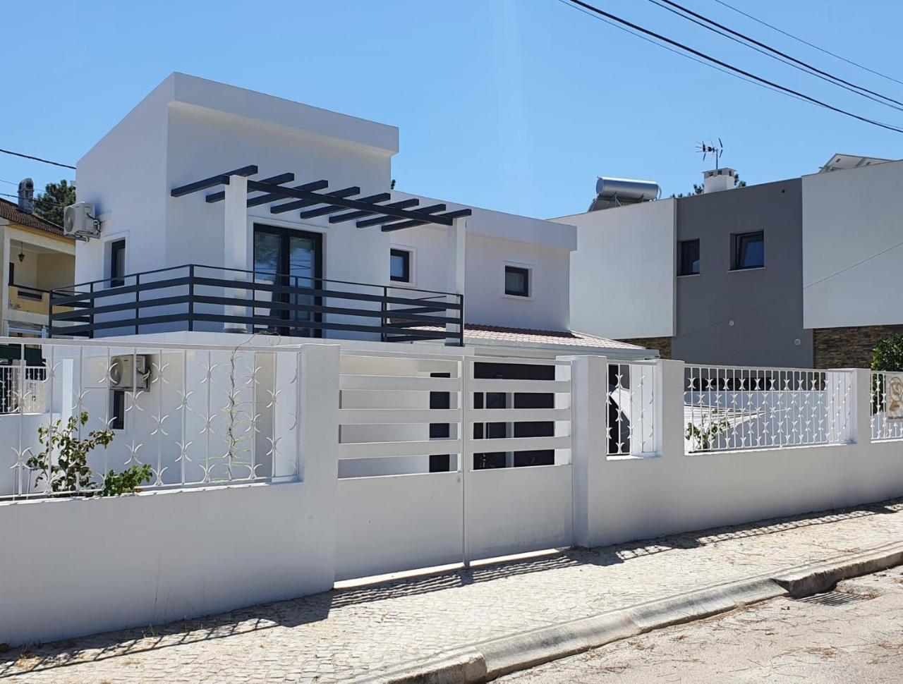 Aroeira House — 4-Star Luxury Hotel in Almada, Portugal