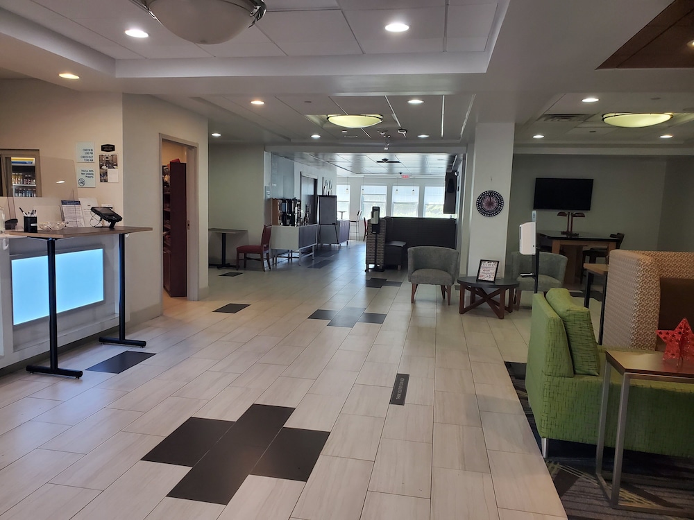 Holiday Inn Express Hotel & Suites Rochester by IHG - photo 36