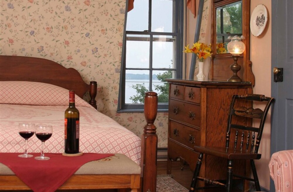 Robert Morris Inn A Waterfront Country Inn - photo 5