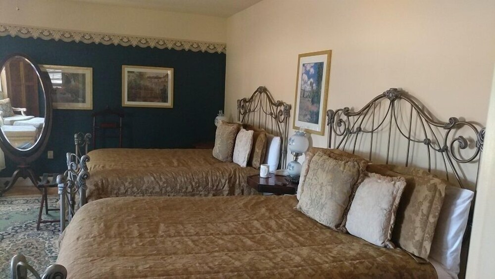 The Iron Gate Inn - photo 17