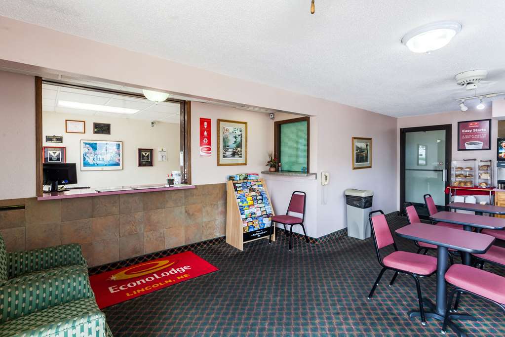 Econo Lodge Lincoln - photo 8
