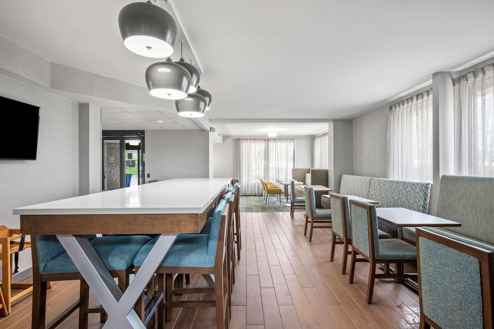 Hampton Inn Cleveland Westlake - photo 27