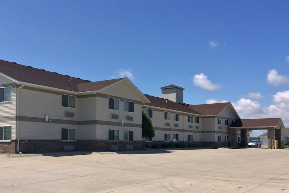 Baymont by Wyndham Harlan pet-friendly hotel Harlan