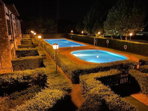 Incantevole appartamento in residence con piscina — 4-Star Luxury Hotel in Desenzano Del Garda, Italy
