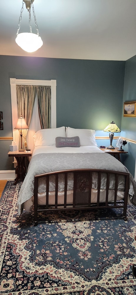 Oaklawn Inn Llc - photo 42