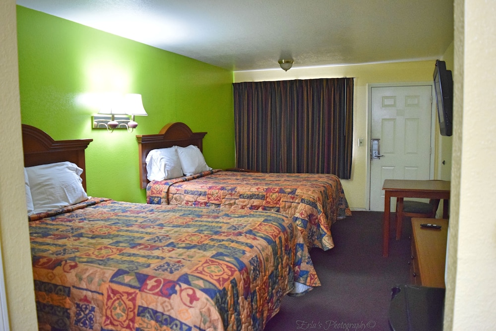 Claremore Motor Inn - photo 6