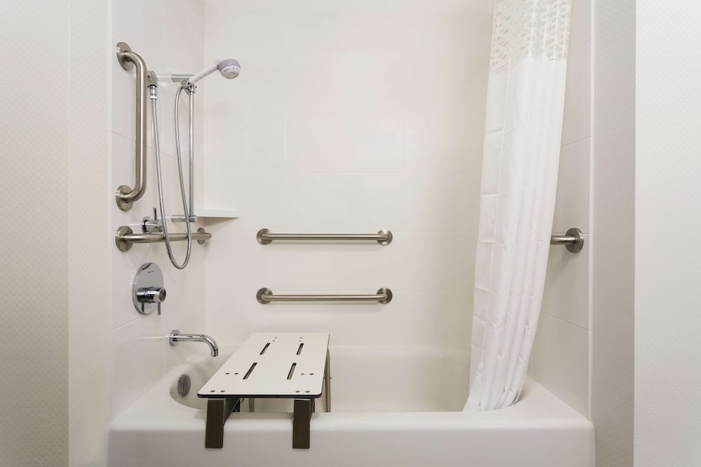Hampton Inn Kennewick at Southridge - photo 16