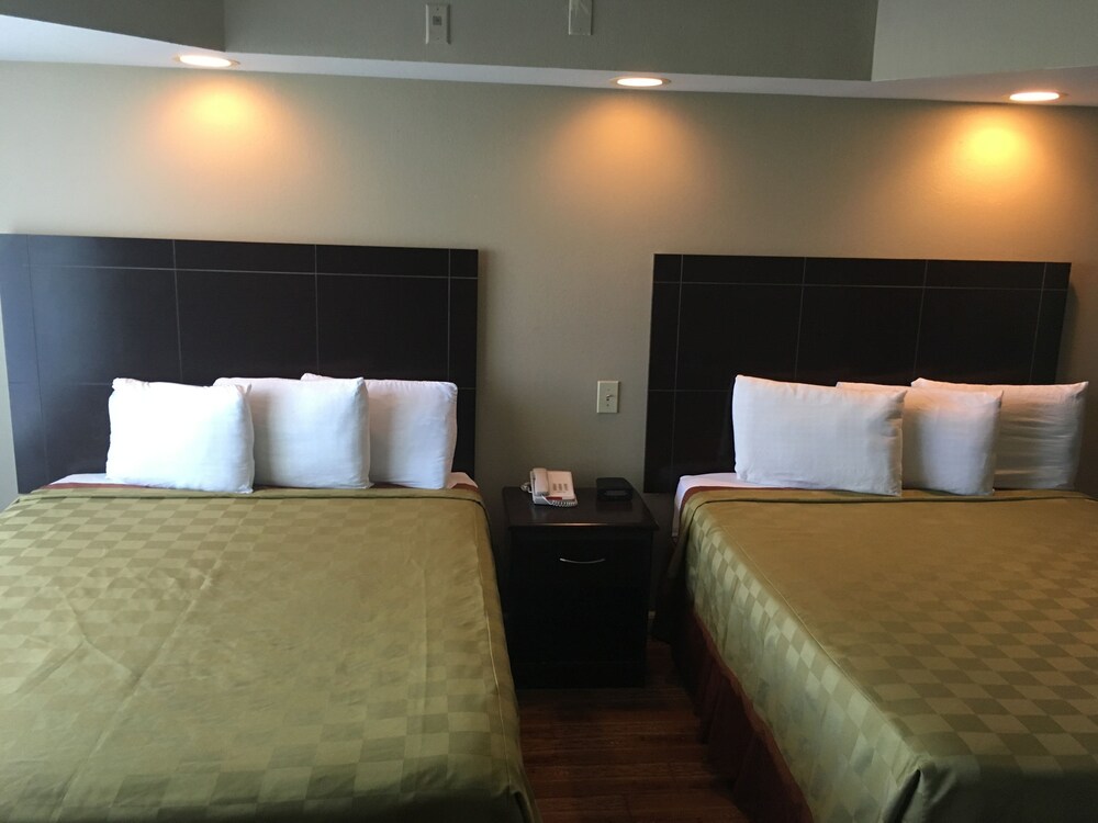 Boardwalk Inn and Suites - photo 4