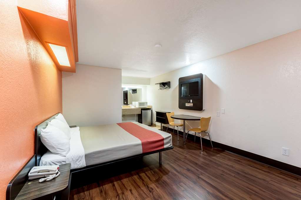 Motel 6 San Antonio Tx Frost Bank Center - photo 13