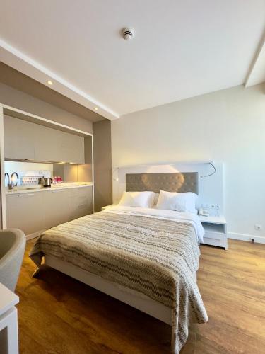 Viva beach Apartments in Alliance palace