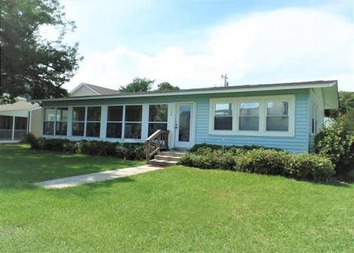 Family Wolfe Cottage Approx 178 Feet to the Beach — 4-Star Luxury Hotel in Myrtle Beach, United States