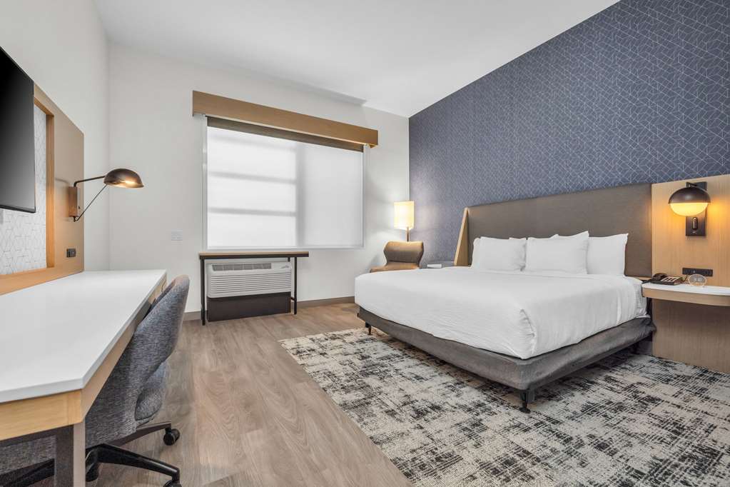 La Quinta Inn & Suites by Wyndham San Jose Airport Downtown - photo 54