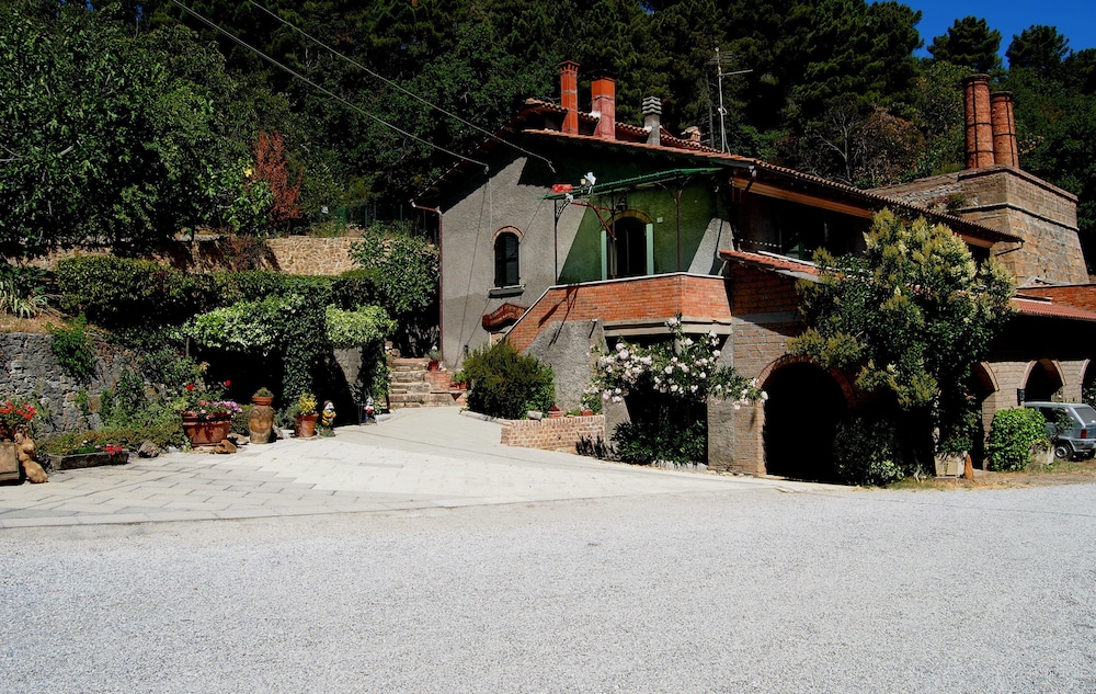 Agriturismo La Fornace di Poggiano — 4-Star Luxury Hotel in Montepulciano, Italy