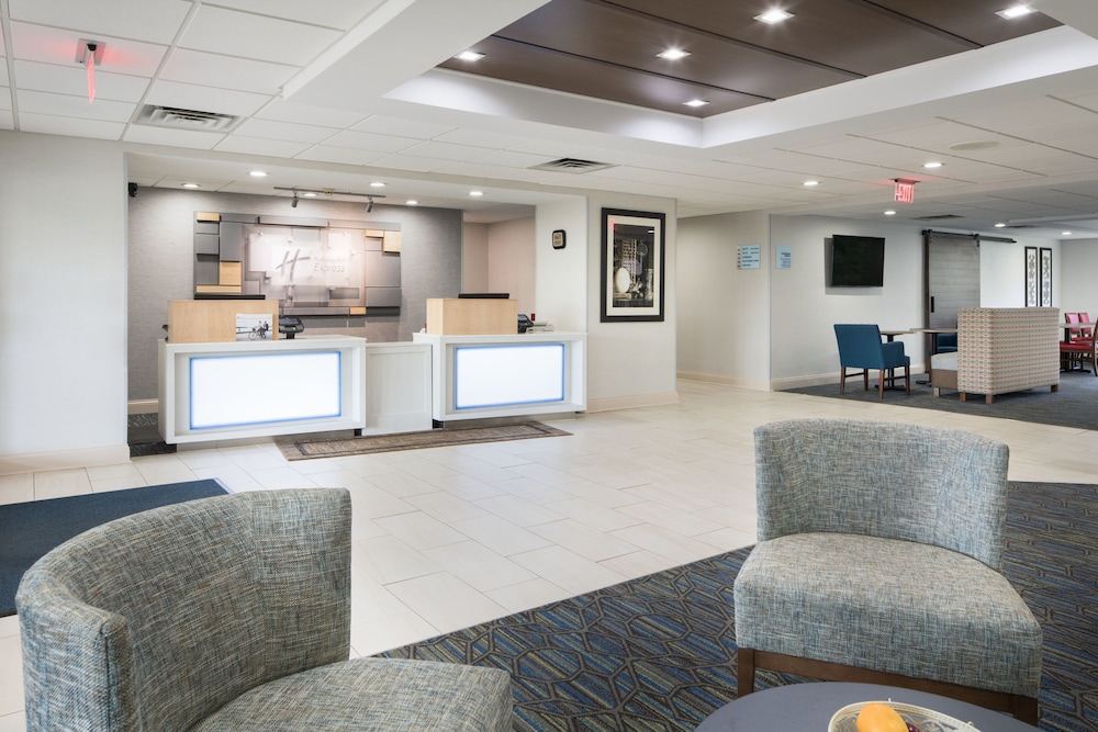 Holiday Inn Express Louisville Northeast By Ihg — Louisville