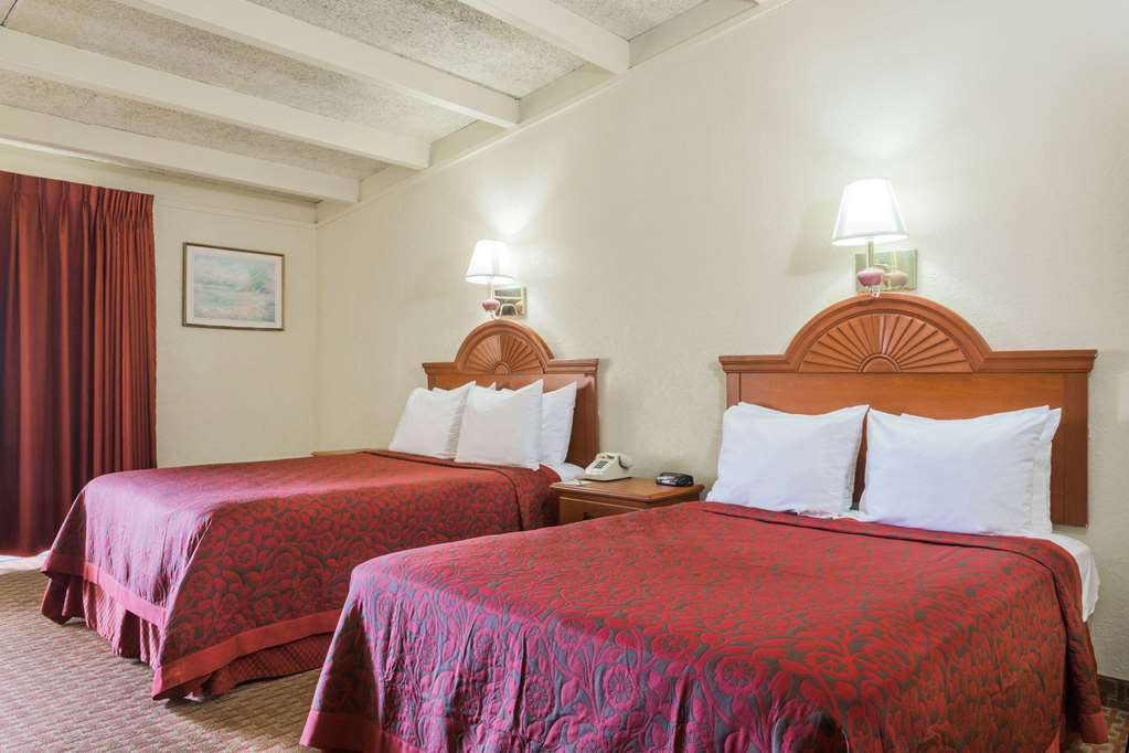 Days Inn by Wyndham Ocala North - photo 5