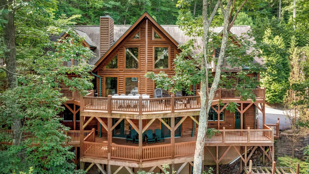 Leyland by AvantStay Cabin Mansion w Views — 4-Star Luxury Hotel in Asheville, United States
