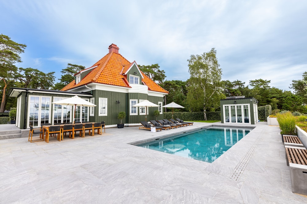 Oakvale Villa Sand — 4-Star Luxury Hotel in Ahus, Sweden