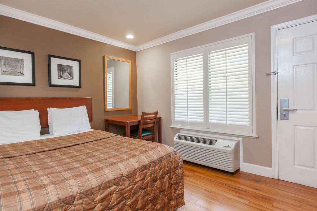 Days Inn by Wyndham San Francisco S Oyster Point Airport - photo 8
