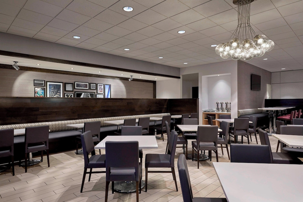 Sheraton Milwaukee Brookfield Hotel - photo 30