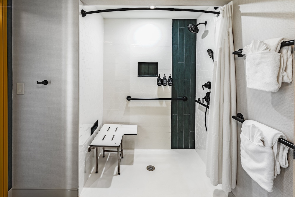 Hotel Indigo Spring Woodlands Area - photo 11