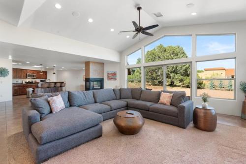 Serene Retreat 2 Acres Firepit River Access in Sedona, United States