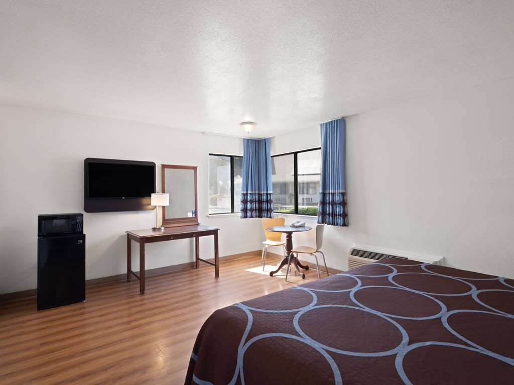 Super 8 by Wyndham Dunnigan - photo 17
