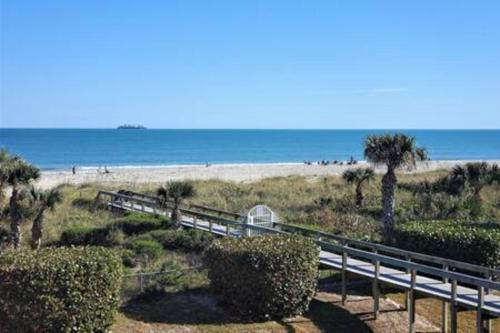 Oceanview Penthouse Deluxe Sleeps 6 206 — 4-Star Luxury Hotel in Cape Canaveral, United States