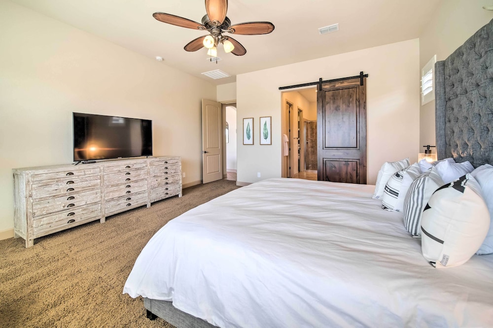 Resort Style Pool and Spa Upscale Goodyear Home - photo 3