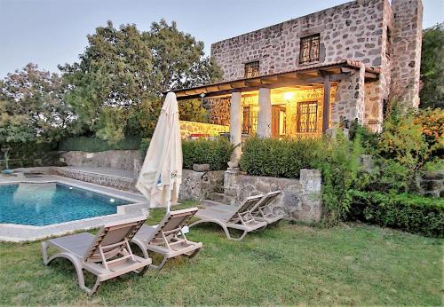 Authentic Bodrum Villa with Special Private Pool — 4-Star Luxury Hotel in Ortakent, Turkey