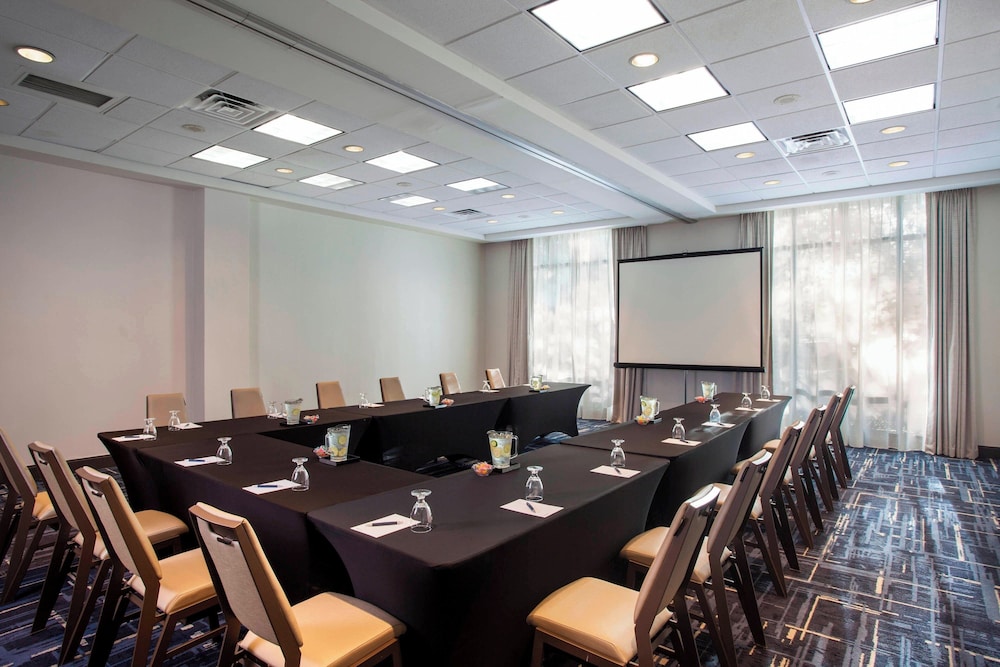 Sheraton Suites Philadelphia Airport - photo 24