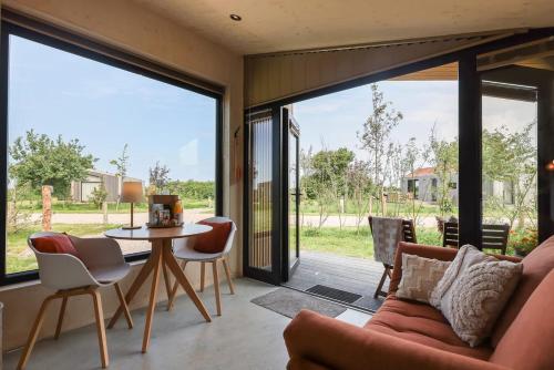 Hello Zeeland Tiny House Zeeuwse Liefde 13 — 4-Star Luxury Hotel in Westkapelle, Netherlands