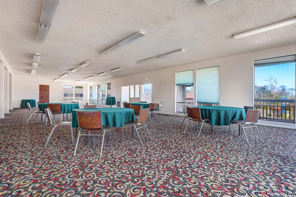 Motel 6 Fort Bragg CA - photo 23