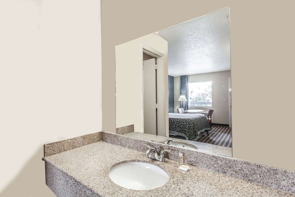 Days Inn by Wyndham Nashville North Opryland Area - photo 8