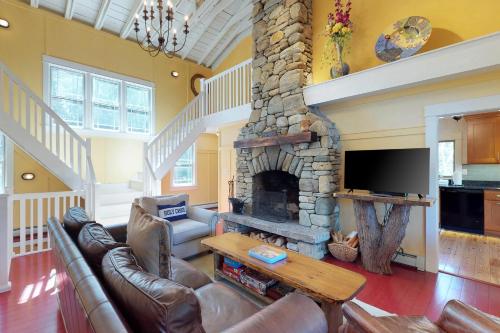 Lakeside Elegance - carbon neutral hotel in Quartzsite