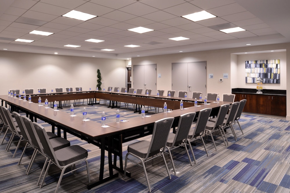 Holiday Inn Express & Suites Loma Linda San Bernardino S by IHG - photo 46